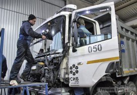 фото процесс установки стекла на грузовик