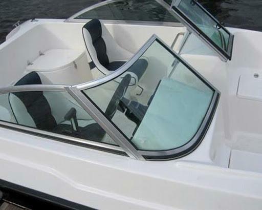 Фото лодки с новыми стеклами