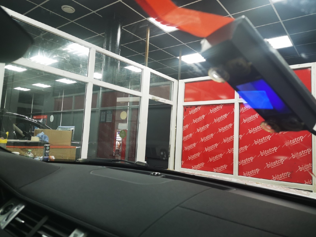 Фото стекла после ремонта скола в АвтостеклаПрофи