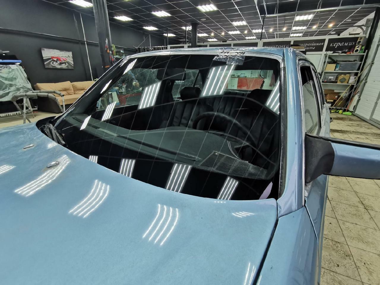фото замены лобового стекла Mercedes