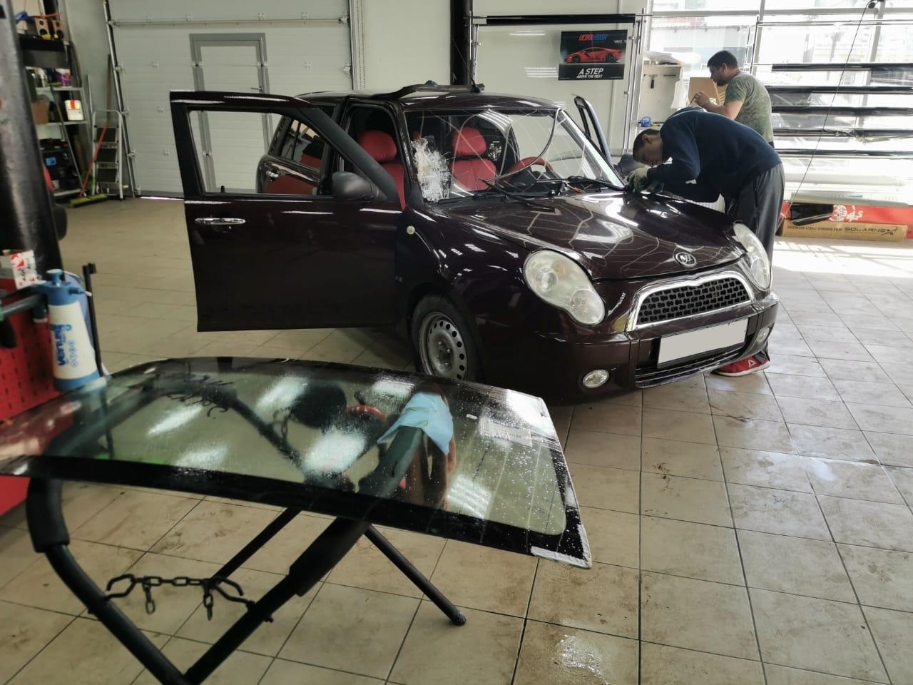 фото замена лобового стекла авто в Саратове